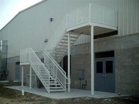 Off-set handrail of 1-12 sch40 pipe. . Prefab stairs with landing